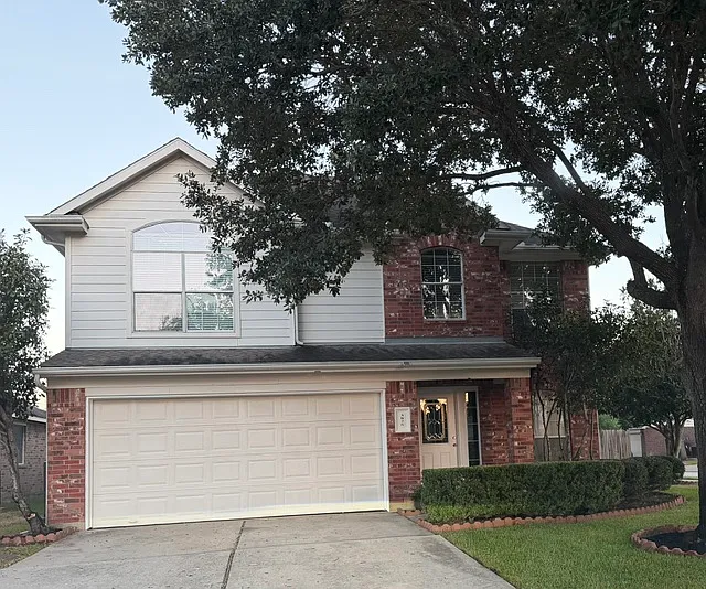 3826 Silverhawk Dr
