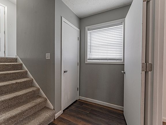 4th image of 805 S Grove St
