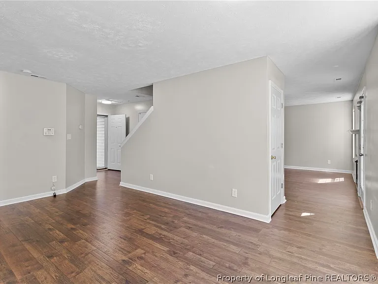 124 Hosta Dr — Photo 6