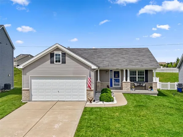 1019 Sweet River Dr, Saint Paul, MO 63366