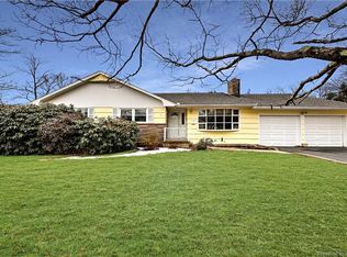 15 Smith Pl, Trumbull, CT 06611
