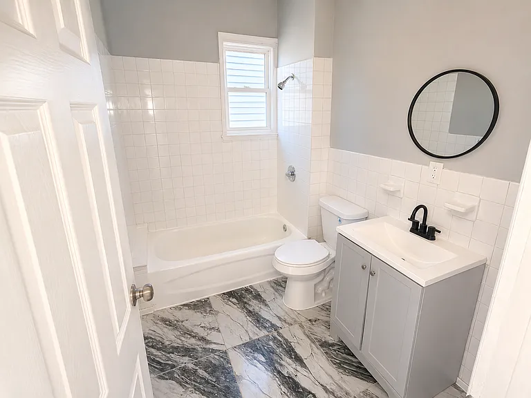 65 Hudson St #1D — Photo 8