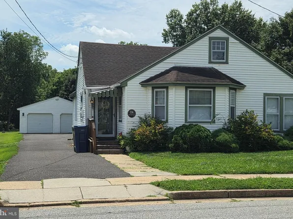 26 Church St, Woodstown, NJ 08098