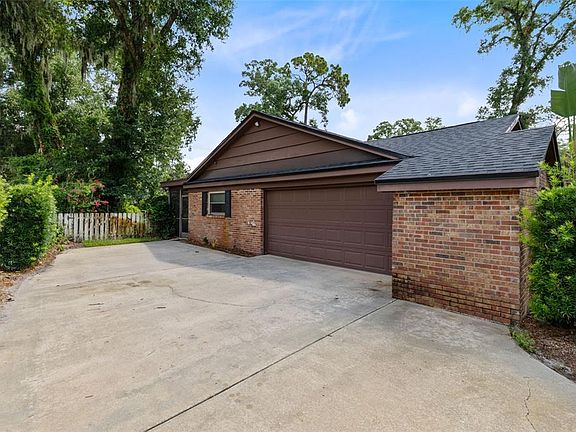 4th image of 105 Pine Tree Ln