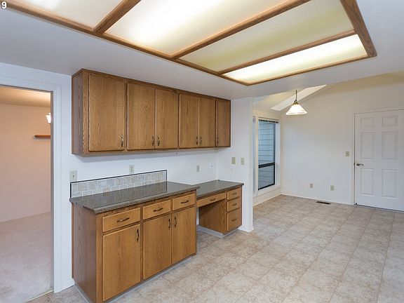 4th image of 3003 SE Balboa Dr