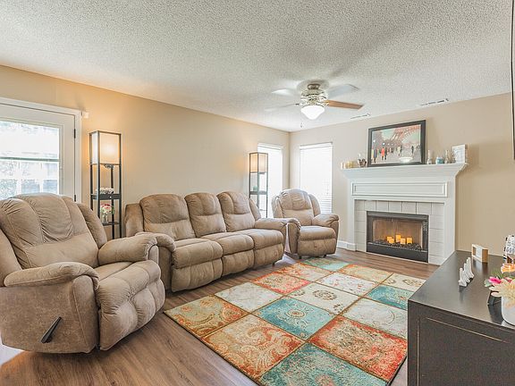 2nd image of 416 Cedar Glen Cir