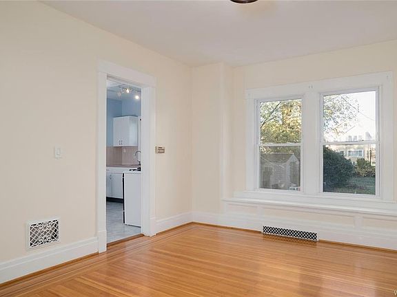 5th image of 182 Saranac Ave