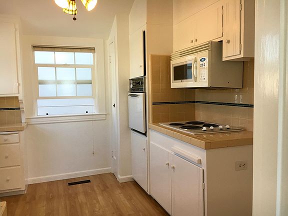 3rd image of 509 Acacia Ave