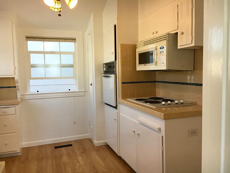 509 Acacia Ave — Photo 3