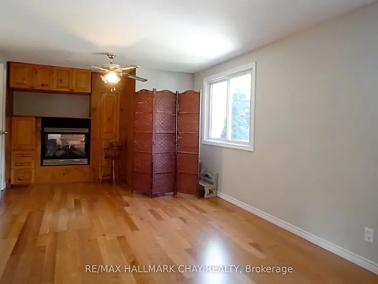 11A Park Cres #A — Photo 8