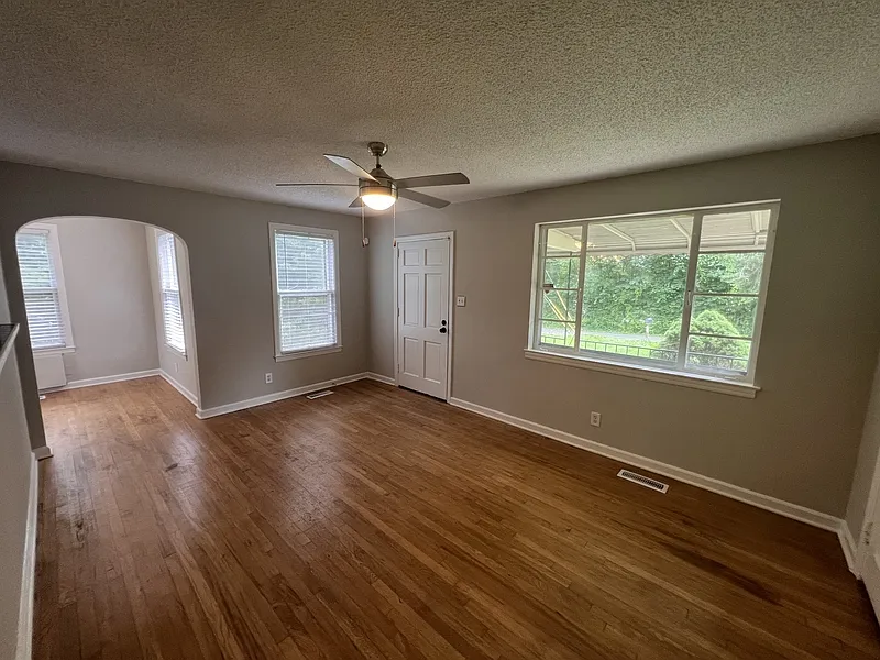 2 bed, 1.0 bath, $1,400 — Photo 3