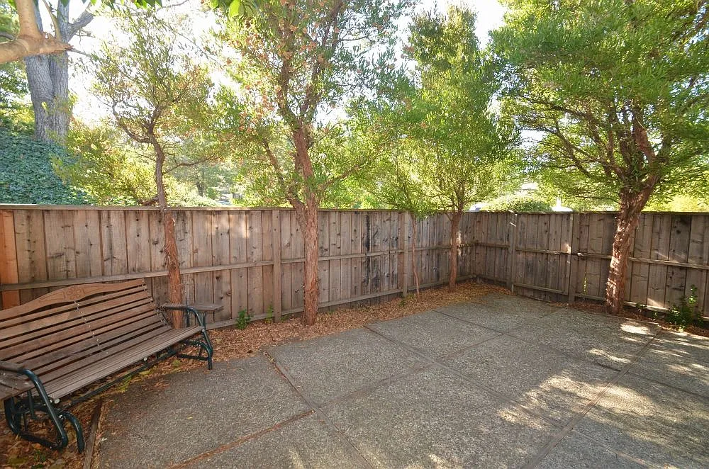 110 Sylvia Way photo 1