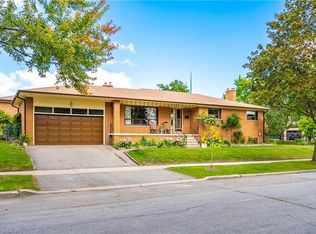 4 Dunreo Dr, Toronto, ON M3L2E9