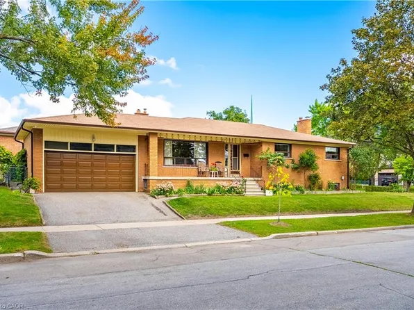 4 Dunreo Dr, Toronto, ON M3L 2E9