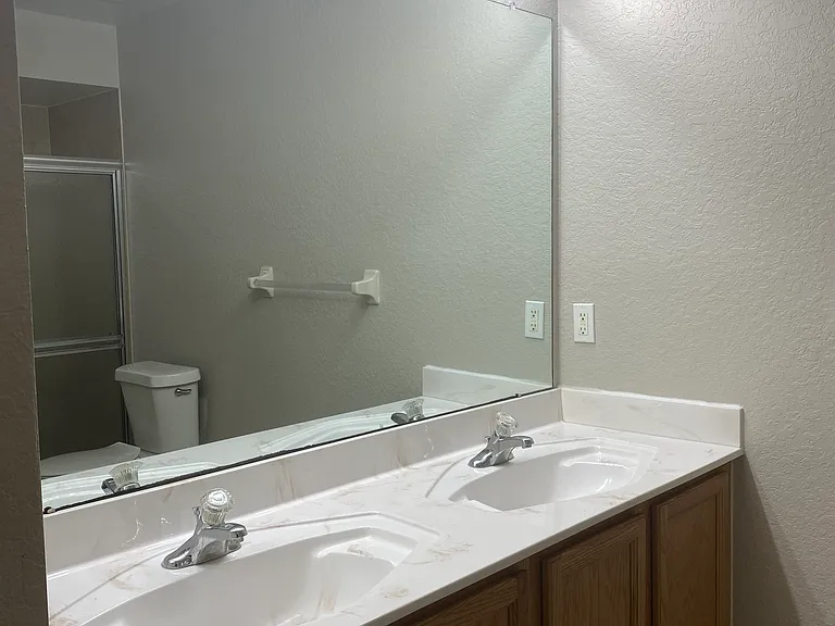 4492 Adelaide Ave — Photo 15