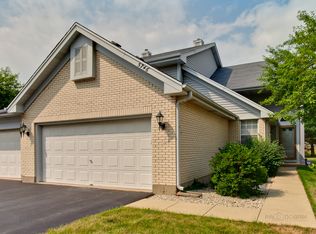 5746 Regency Ct, Gurnee, IL 60031