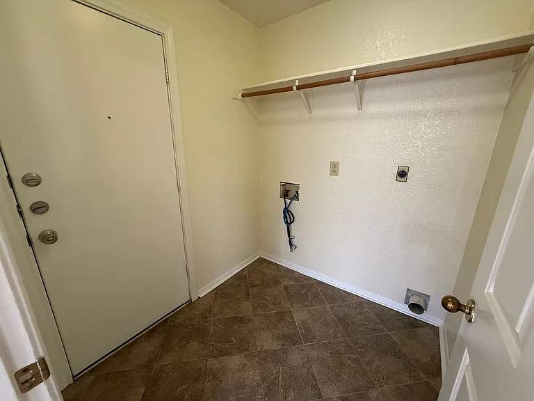 1815 Diana Ln — Photo 35