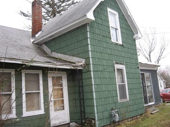 2nd image of 311 E Broadway Ave