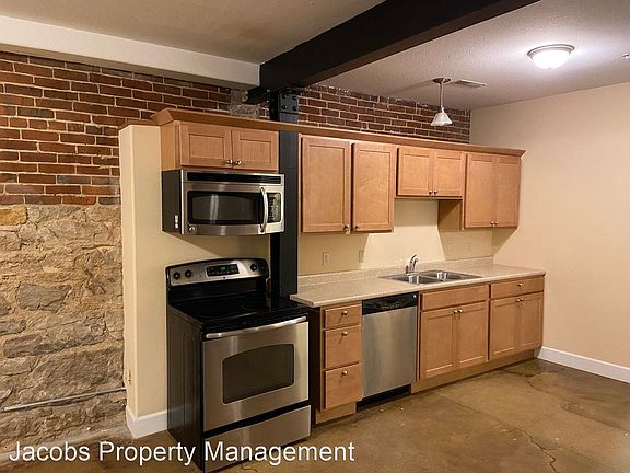 2nd image of 810 E Broadway Ste C