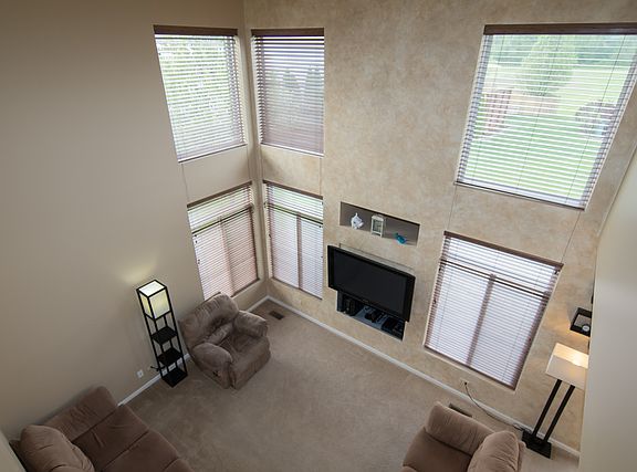 2nd image of 1612 Peachtree Ln