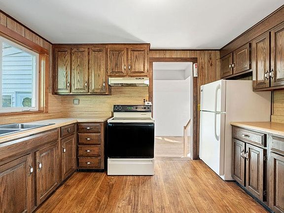 3rd image of 16 Douglass Way