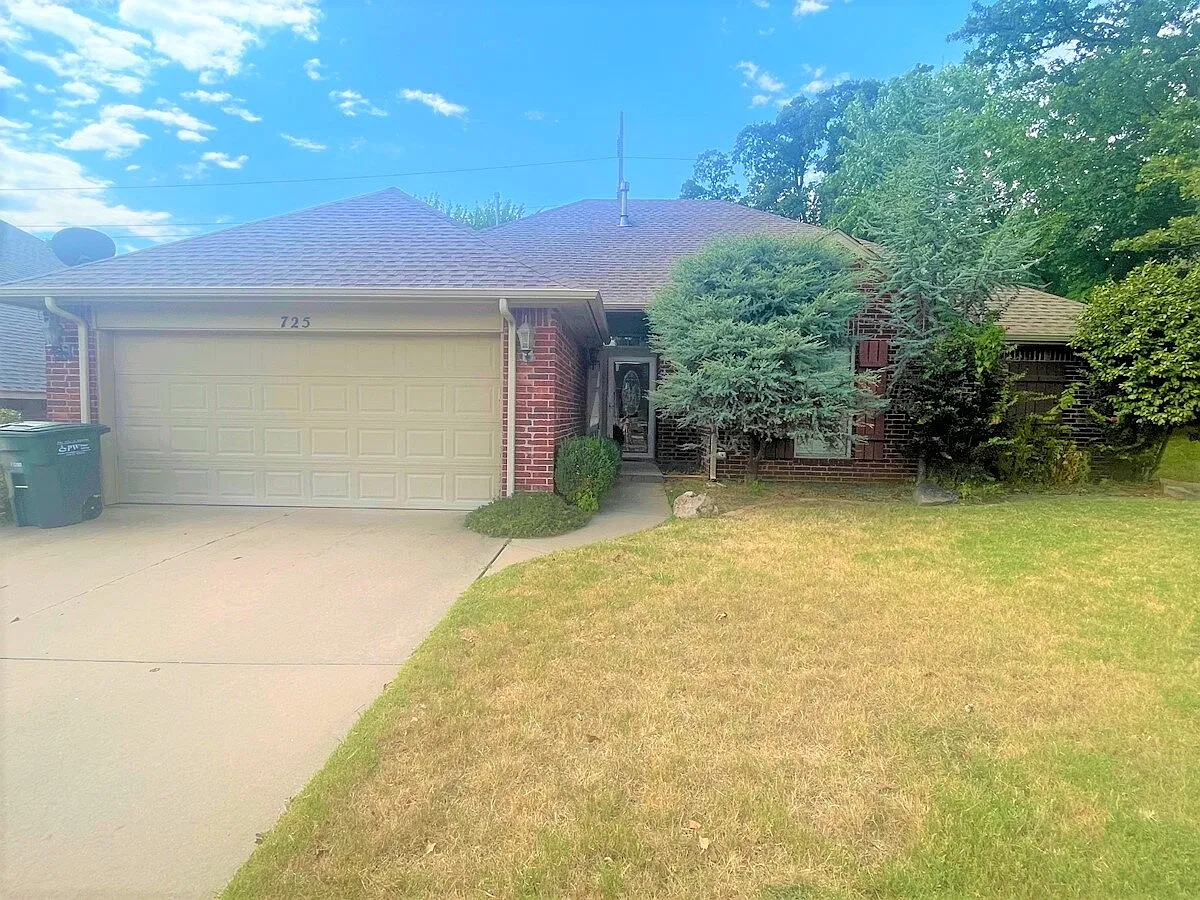 3 bed, 2.0 bath, 1750 sqft, $1,800 — Photo 1