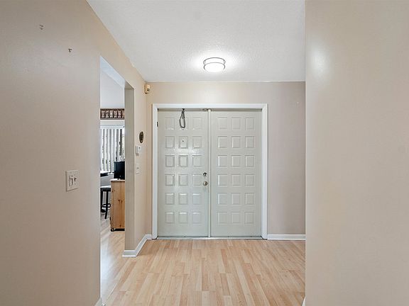 4th image of 6297 Country Fair Cir
