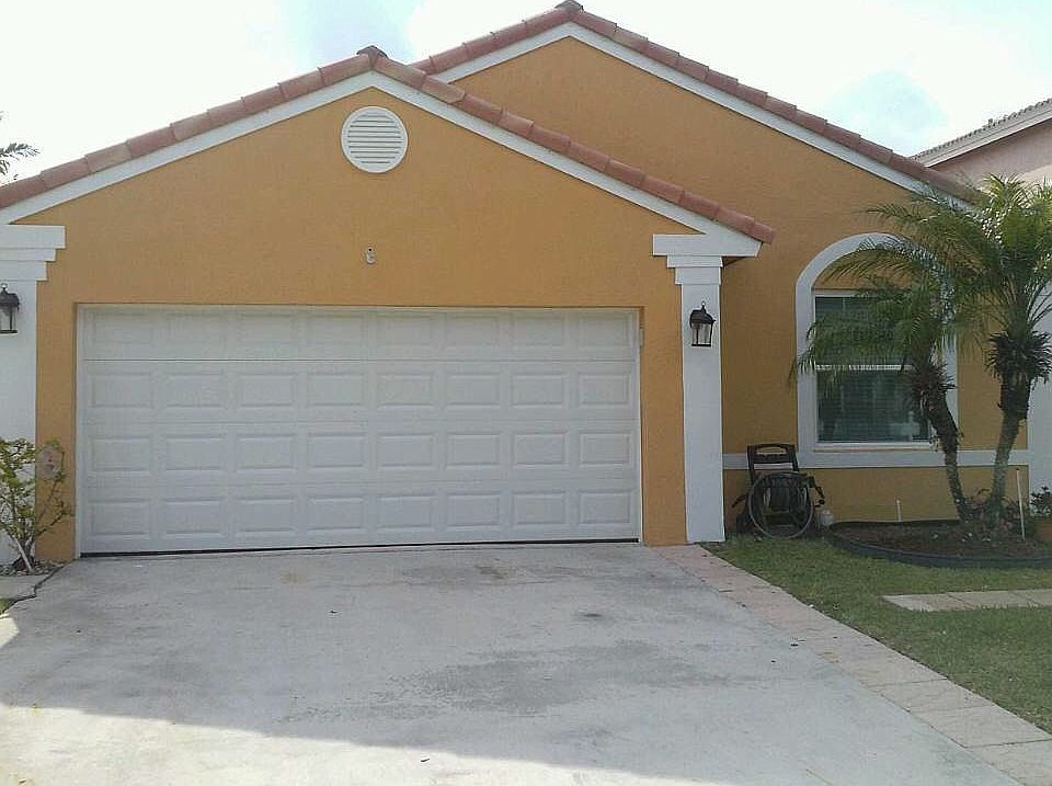 1st image of 320 SW 194th Ave