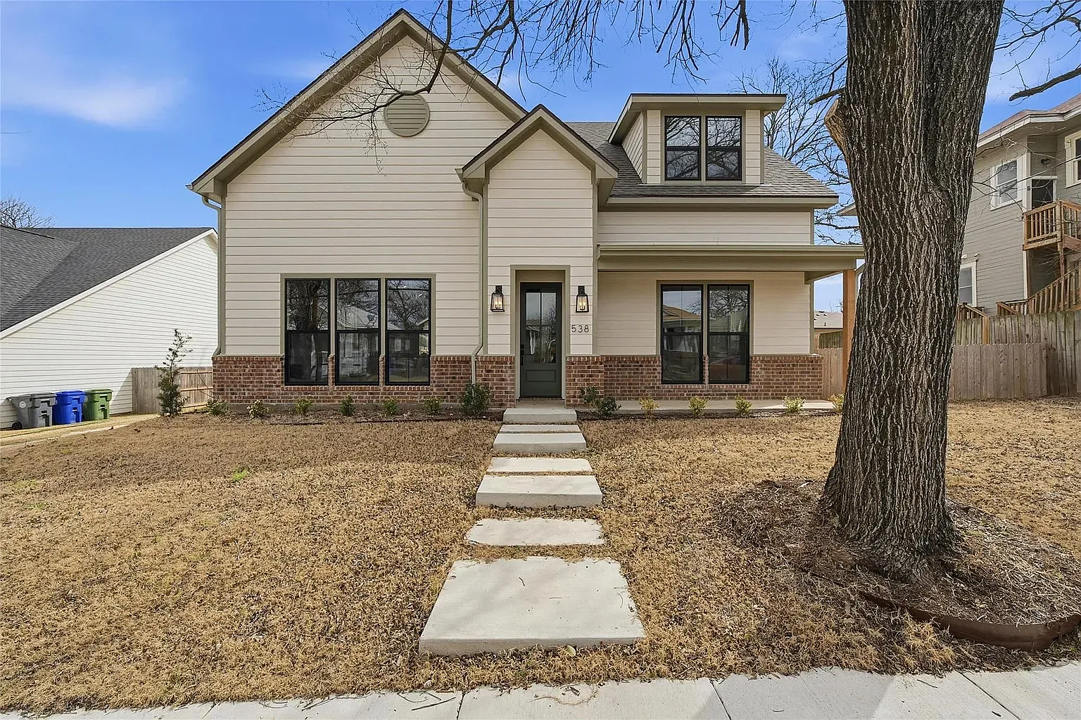 4 bed, 1919 sqft, $2,795 — Photo 1