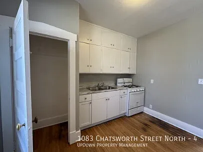 1083 Chatsworth St N #4 — Photo 9