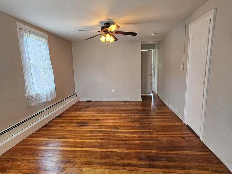 300 W Elm St — Photo 7