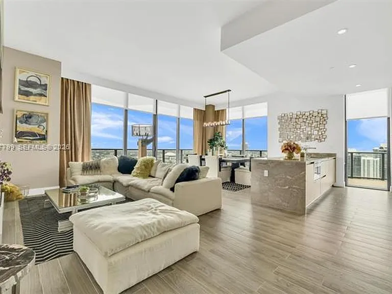 1300 S Miami Avenue Rd #Penthouse 5110 — Photo 2