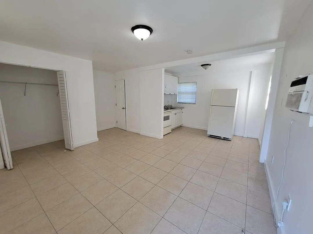 Studio, 1.0 bath, 1916 sqft, $1,350 — Photo 2