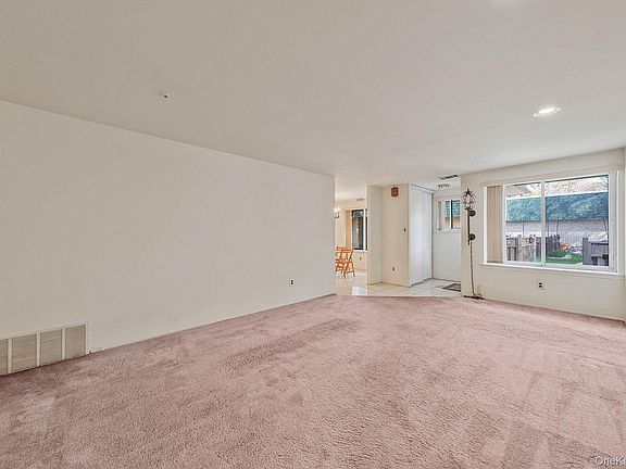 4th image of 527 Daryl Drive