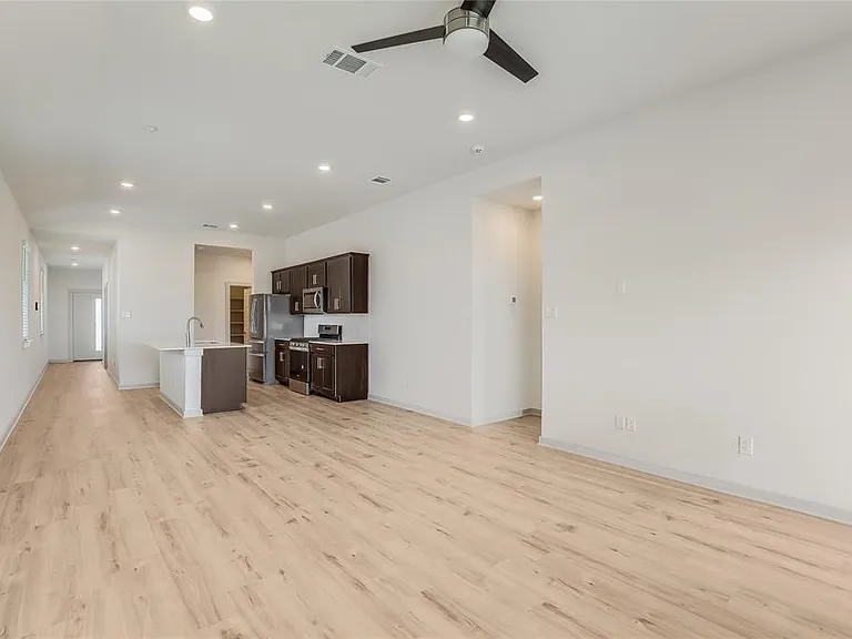 341 Wilshire Rd — Photo 5