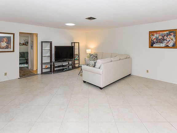 5th image of 905 NW 29th Ave APT B