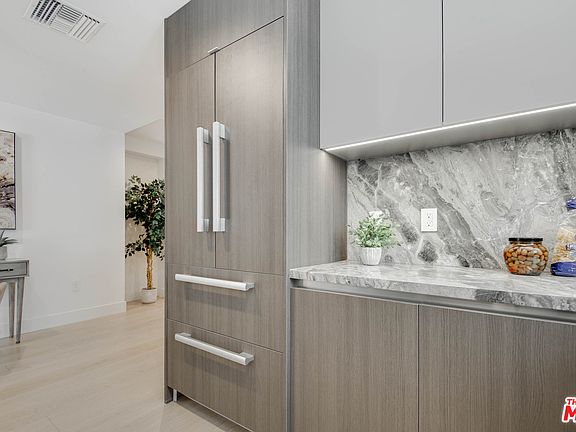5th image of 1155 N Fuller Ave #102