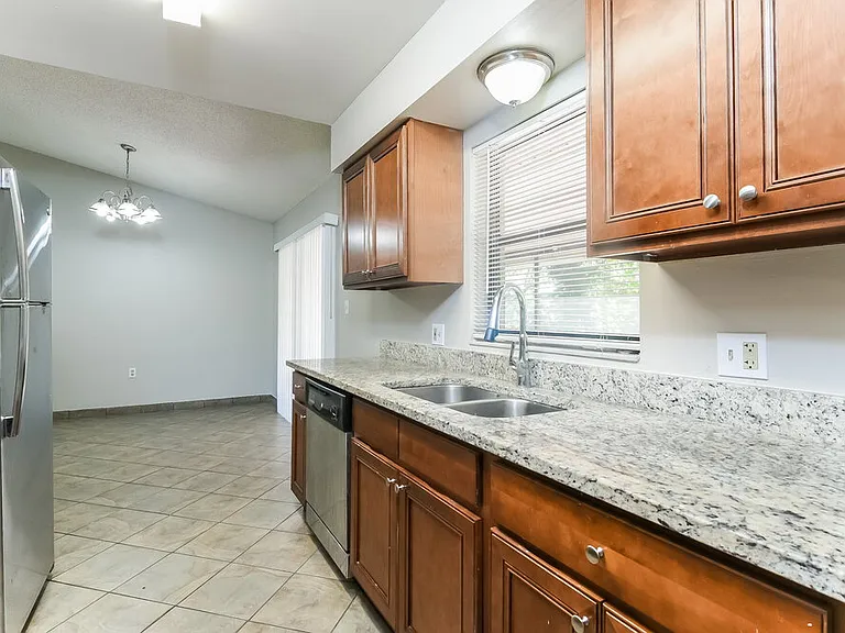 4085 Scotland St — Photo 8