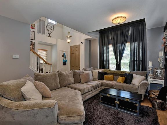 3rd image of 425 Danna Ct