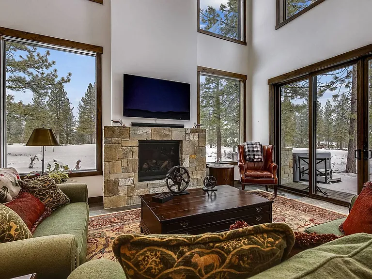 10137 Corrie Ct — Photo 2