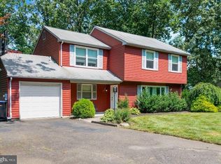 604 Autumn Crest Dr, Waterford Works, NJ 08089