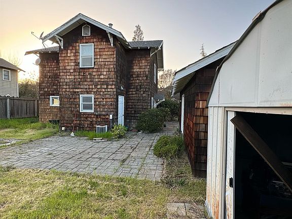 3rd image of 1633 Voorhees Circle