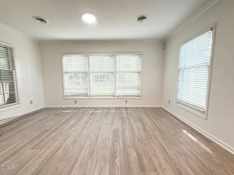 1421A Lynn Rd — Photo 6