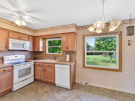 3rd image of 7293 Barton Hill Dr