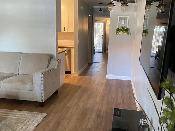 4th image of 3915 S Flagler Dr APT 117