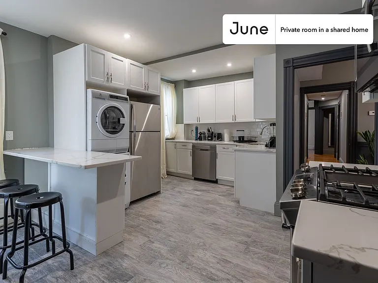 35 Newport St #B — Photo 5