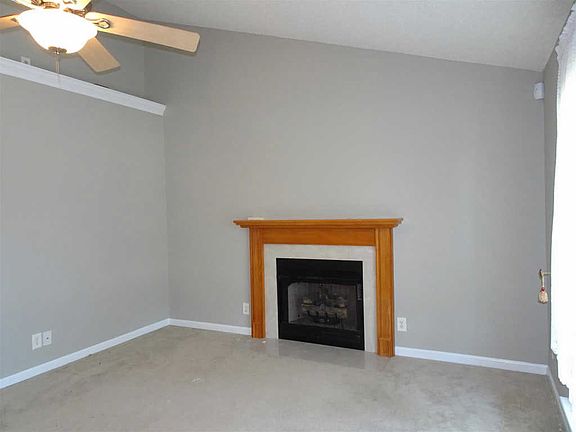 2nd image of 3860 Roscommon Way