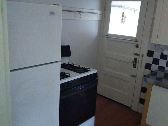 5th image of 714 27th St APT 4