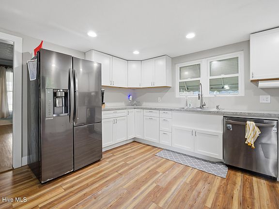 5th image of 705 N Road Street