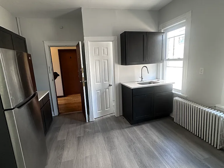 10 Hope Ave #4 — Photo 2